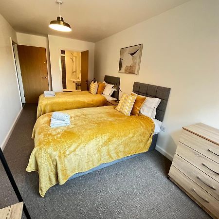 2 Bedroom, 2 Bathroom Modern Apartment Close To Ocean Village, Free Parking, Single Or Double Beds 사우샘프턴 외부 사진