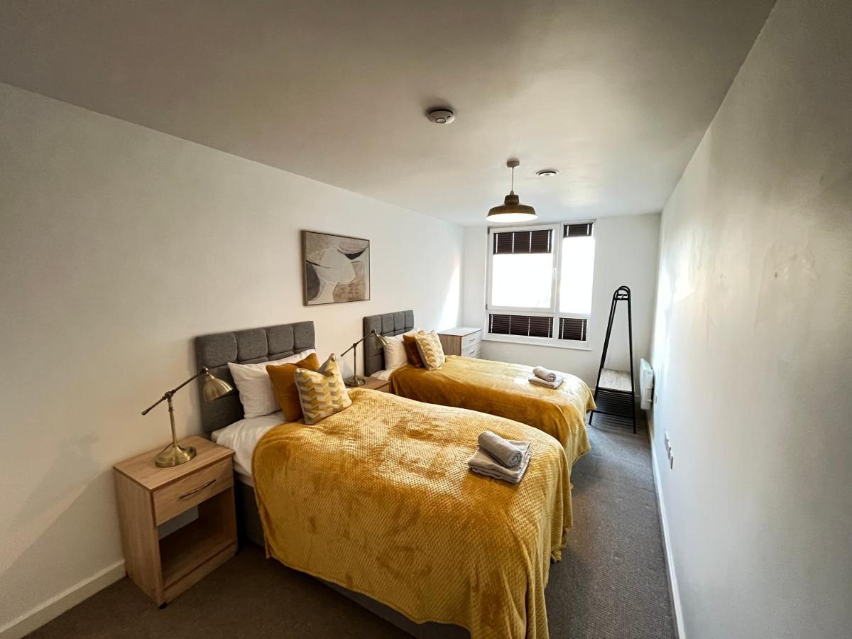 2 Bedroom, 2 Bathroom Modern Apartment Close To Ocean Village, Free Parking, Single Or Double Beds 사우샘프턴 외부 사진